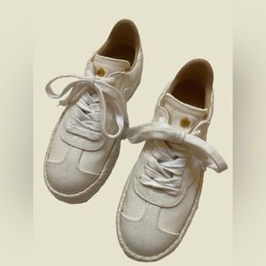 Stuart Weitzman white Daryl Espadrilles with logo. Size US 4 EU 34.5